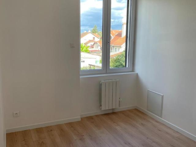 Maison à louer à Tavaux, Bourgogne Franche Comté, €