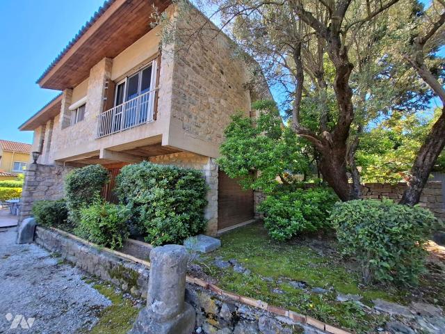 Maison à louer à Toulon, Provence Alpes Côte d'Azur, 499000€