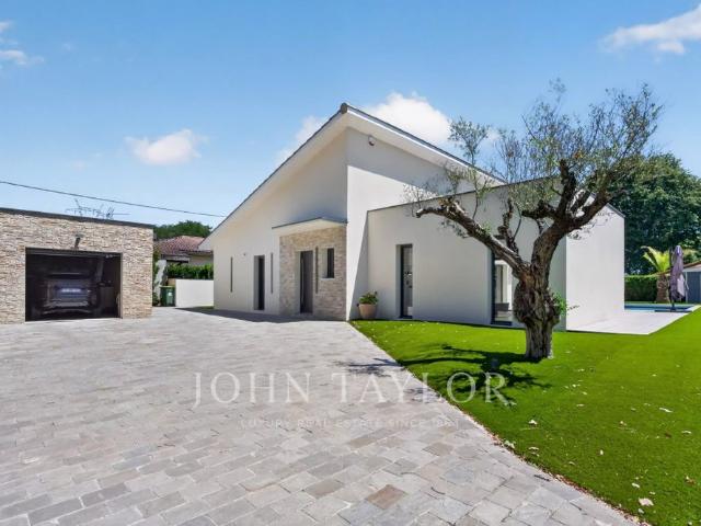 Maison à louer Autour De Bordeaux Le Taillan Médoc, Sud Ouest, France4 500 EUR / Mois