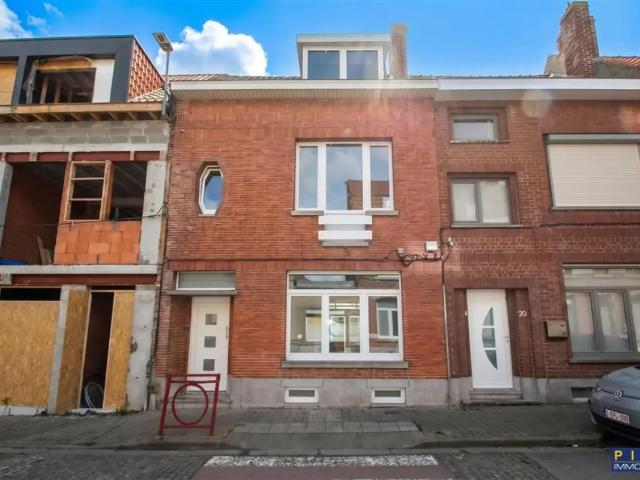Maison à louer avec 3 chambres, Tournai