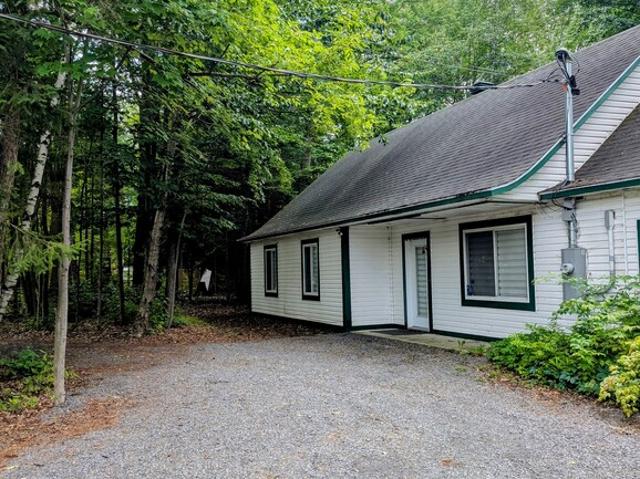 Maison à Louer Court Terme 170 Rue Denoncourt, Lavaltrie 12 photos | Logis Québec