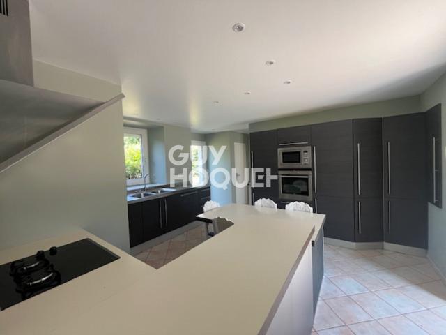MAISON À LOUER DE 4 PIÈCES DE 126,00 M²