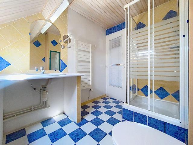 Maison à louer LA NEUVILLE AUX LARRIS Maison 7 pièces avec jardin