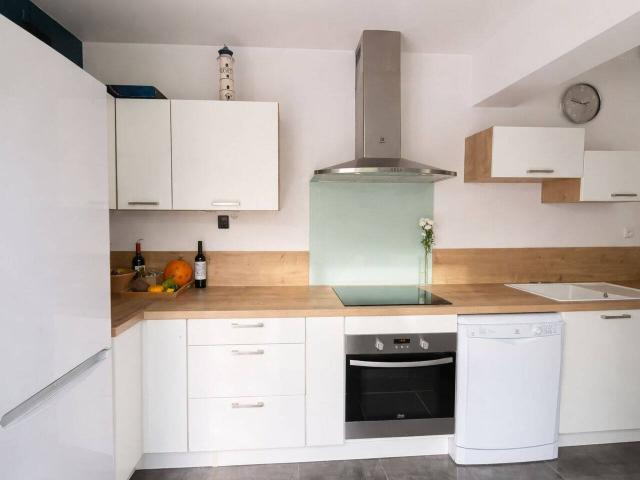 Maison à louer Meublée à Saint Xandre 5 pièces, 117,7 m²