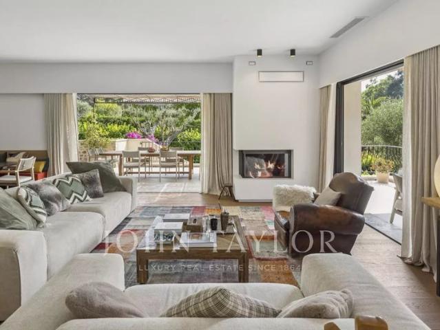 Maison à louer Mougins, Cote d'Azur, France12 000 EUR / Mois