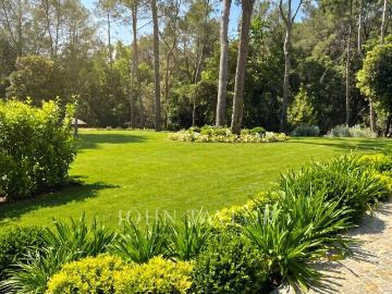 Maison à louer Mougins, Cote d'Azur, France18 000 EUR / Mois