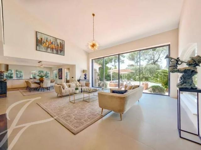 Maison à louer Mougins, Cote d'Azur, France20 000 EUR / Mois