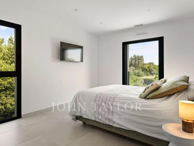 Maison à louer Mougins, Cote d'Azur, France8 000 EUR / Mois