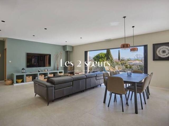 Maison à louer Puyricard 7 pièces de 292.66 m²