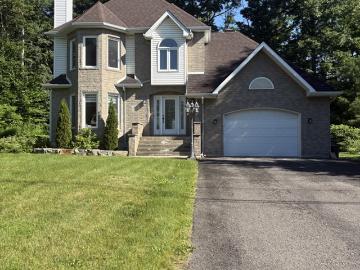 Maison à Louer Rue de la Randonnée, Mirabel 22 photos | Logis Québec