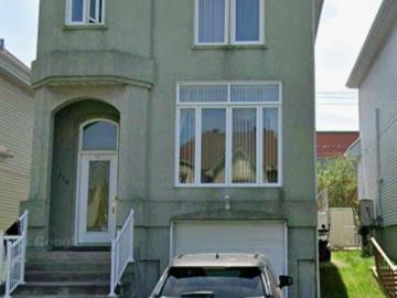 Sainte-Dorothée, Laval - Garden, Parking