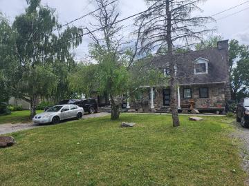 House for rent in Roussillon