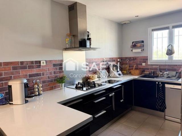 Peypin d’Aigues – Maison avec trois chambres, terrasse et jacuzzi dans le Luberon