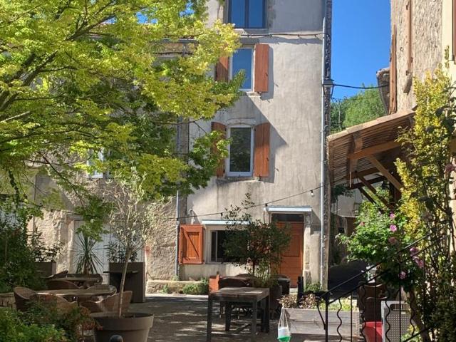 Maison à rentabilité 8 % brut · LARZAC 45 min de Montpellier et de Béziers
