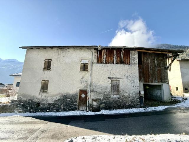 Maison à rénover au centre de Chamoson, vendu avec autorisation de construire