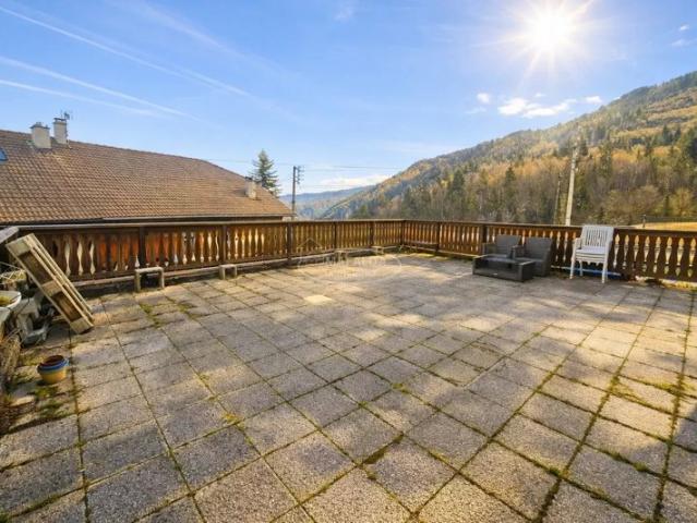 Maison à rénover avec 2 appartements Brizon