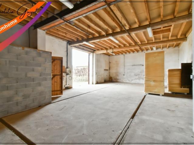 Maison à rénover avec atelier, grange et dépendances – Chemilly 03