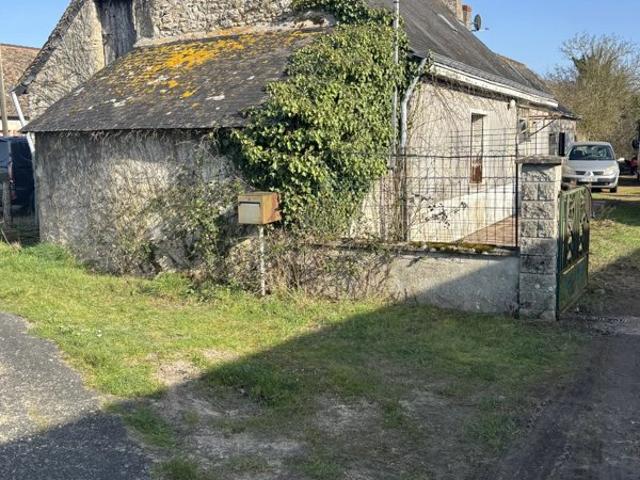 Maison à rénover avec beau terrain attenant