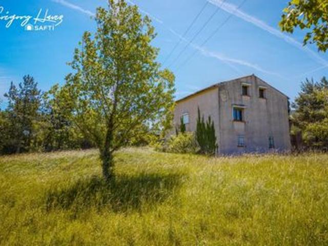 Maison à rénover avec garage et terrain