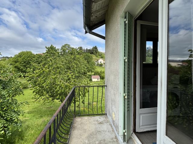 Maison à rénover avec grand terrain