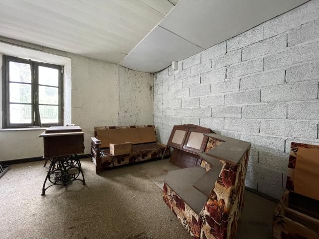 MAISON A RENOVER AVEC GRANGE ETABLE A ANTIGNAC