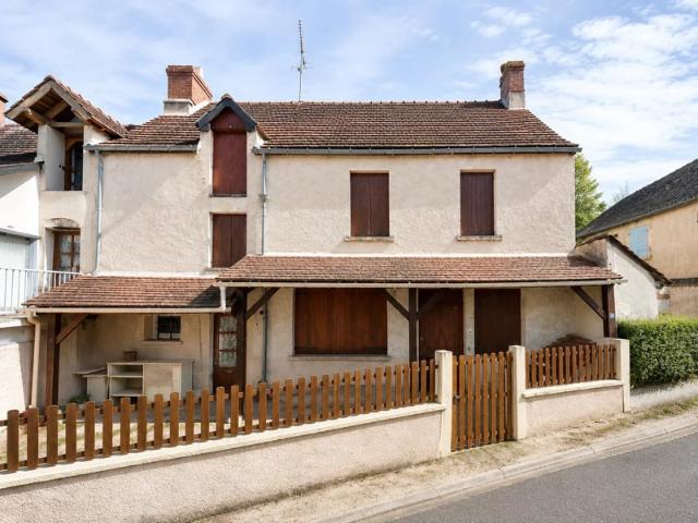Maison à rénover avec dépendance, garages et jardin – Chambon 37290 env 7km La Roche Posay
