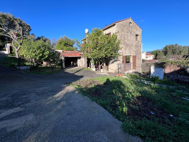 Maison à rénover avec fort potentiel 810m2 de terrain dans une quartier recherché