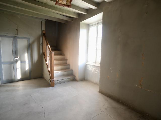Maison à rénover avec fort potentiel au pied de Vézelay