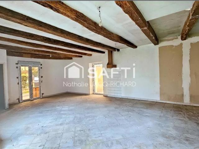Maison à rénover avec jardin et dépendances 160m² Vergt