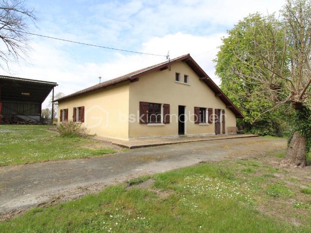 Maison à rénover avec nombreuses dépendances
