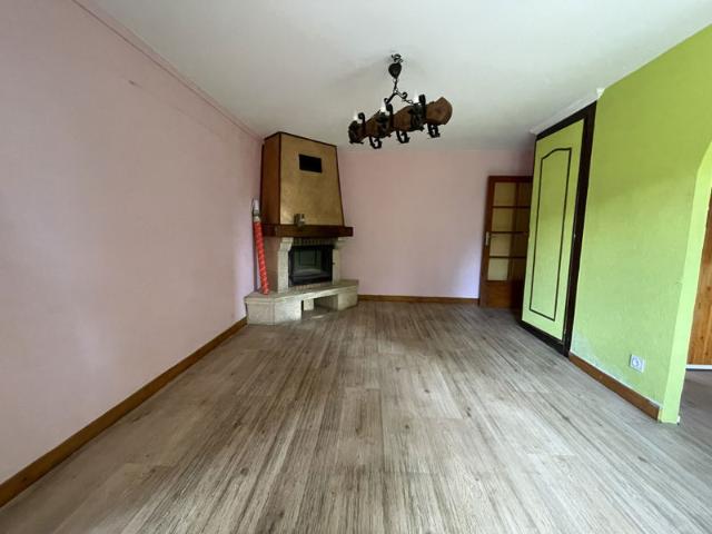 Maison à rénover avec terrain attenant