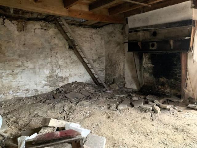 Maison à rénover avec terrain constructible. Opportunité à