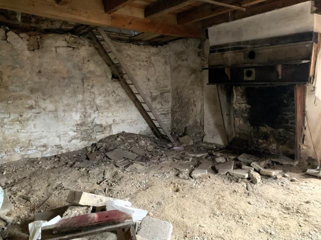 Maison à rénover avec terrain constructible. Opportunité à