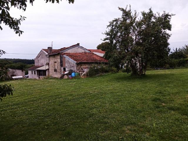 Maison à rénover avec terrain et dépendances – Gorhey
