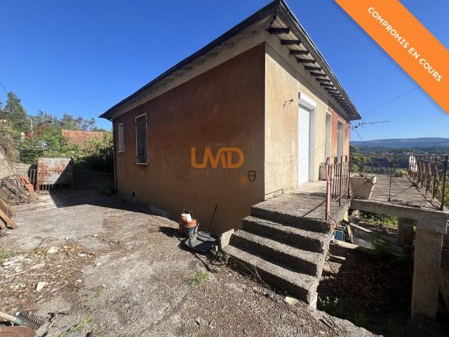Maison à rénover avec vue dégagée, proche centre ville