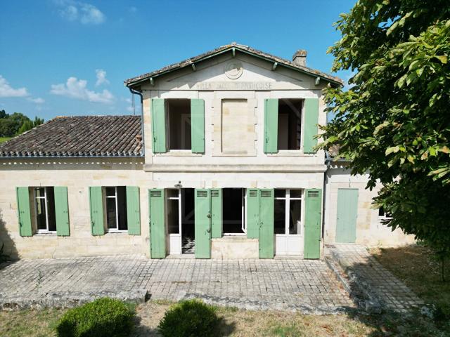 Maison à rénover avec vue sur les vignes 173m² Saint Emilion