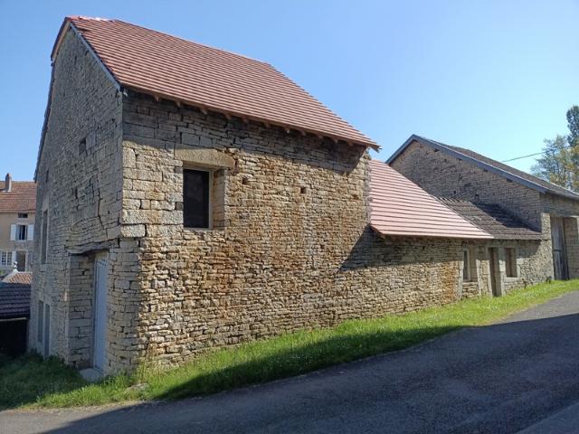 Maison à rénover à Leffond