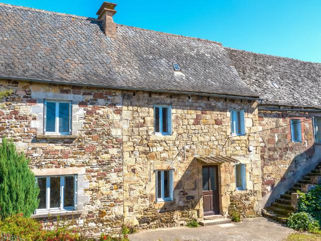 Maison à Rénover de 166 m2 + Grange + 100 m2 de combles aménageables