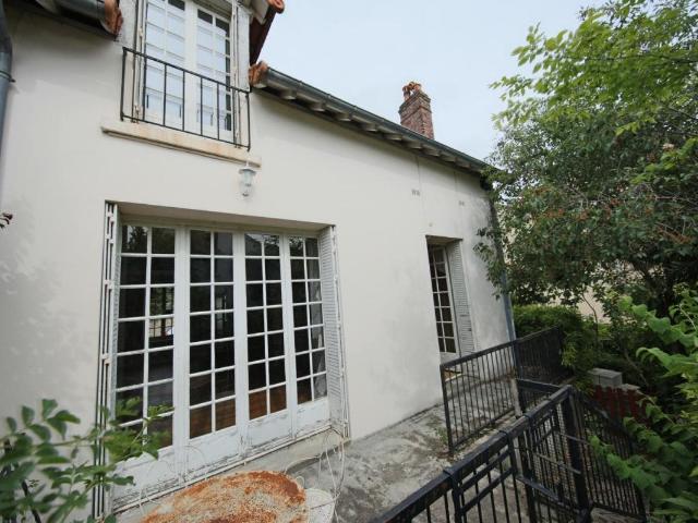 Maison à rénover en centre ville avec petit terrain attenant 108m² Autun