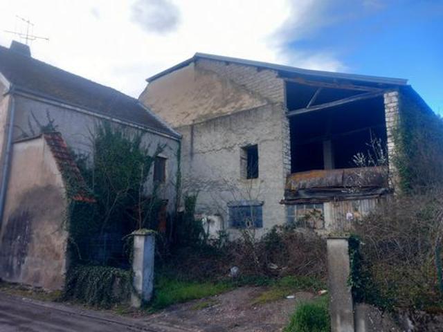 MAISON A RENOVER EN TOTALITE. ENORME POTENTIEL
