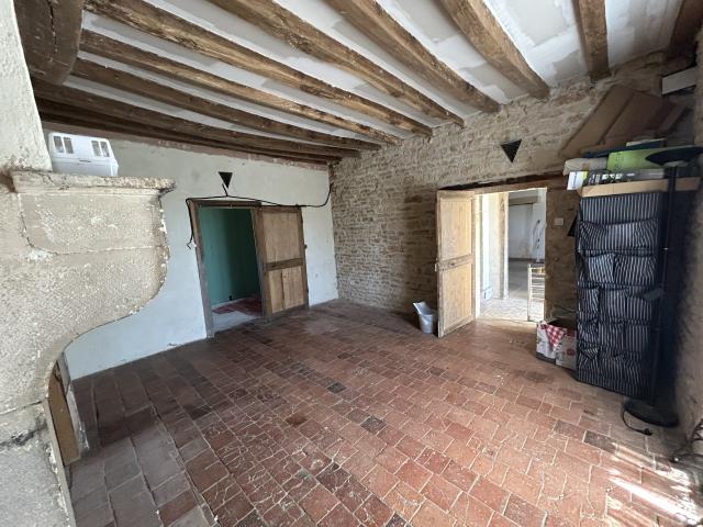 MAISON A RENOVER ENTRE CORBIGNY ET PREMERY