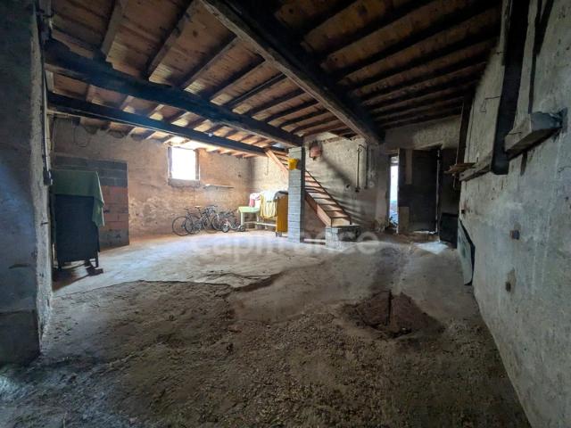 MAISON A RENOVER ESSERTINES EN DONZY, 7 pièces, 164 m², 4 /5 chambres, COMBLES, CAVE, GARAGE, TERRAIN 526 m²