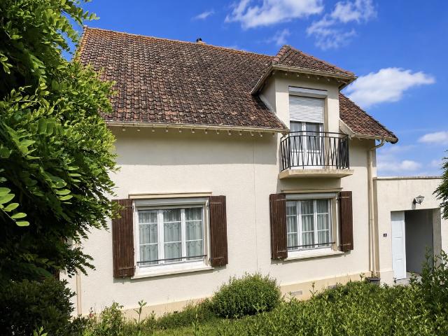Maison à rénover sur un terrain de 970 m2 à Saint Contest