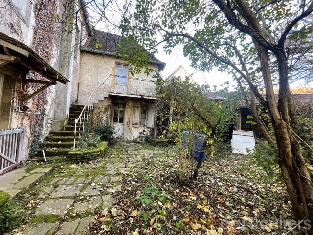 Maison à rénover 250 m² fort potentiel proche centre ville 250m² Saint Amand Montrond
