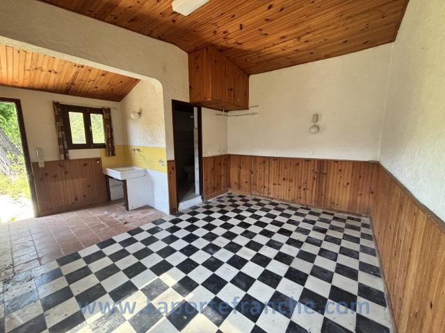 Maison à rénover 40 m2 sur terrain 2630 m2
