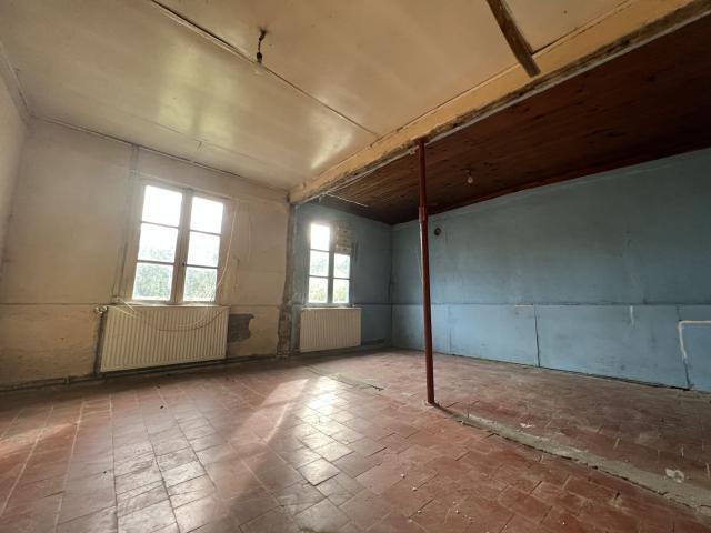 Maison à refaire entièrement proche de Ham