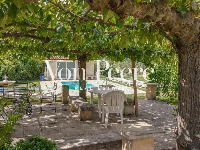 Maison à restaurer à Fontvieille 165m² Fontvieille