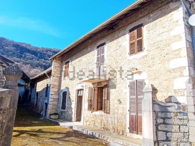 Maison, Ambléon