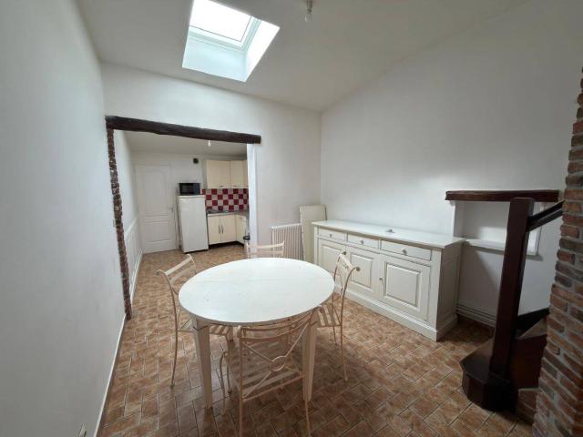 MAISON AMIÉNOISE NON MEUBLÉE AVEC 2 CHAMBRES QUARTIER SAINT MA