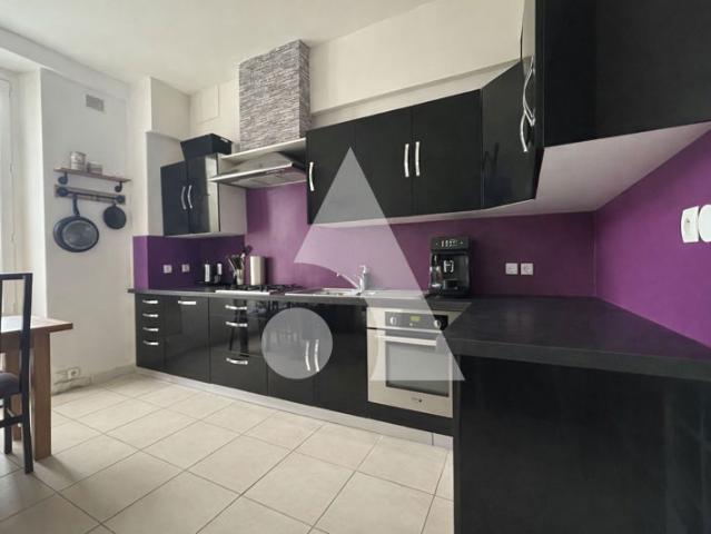 Maison de caractère à Amillis 196 m², dépendance et fort potentiel